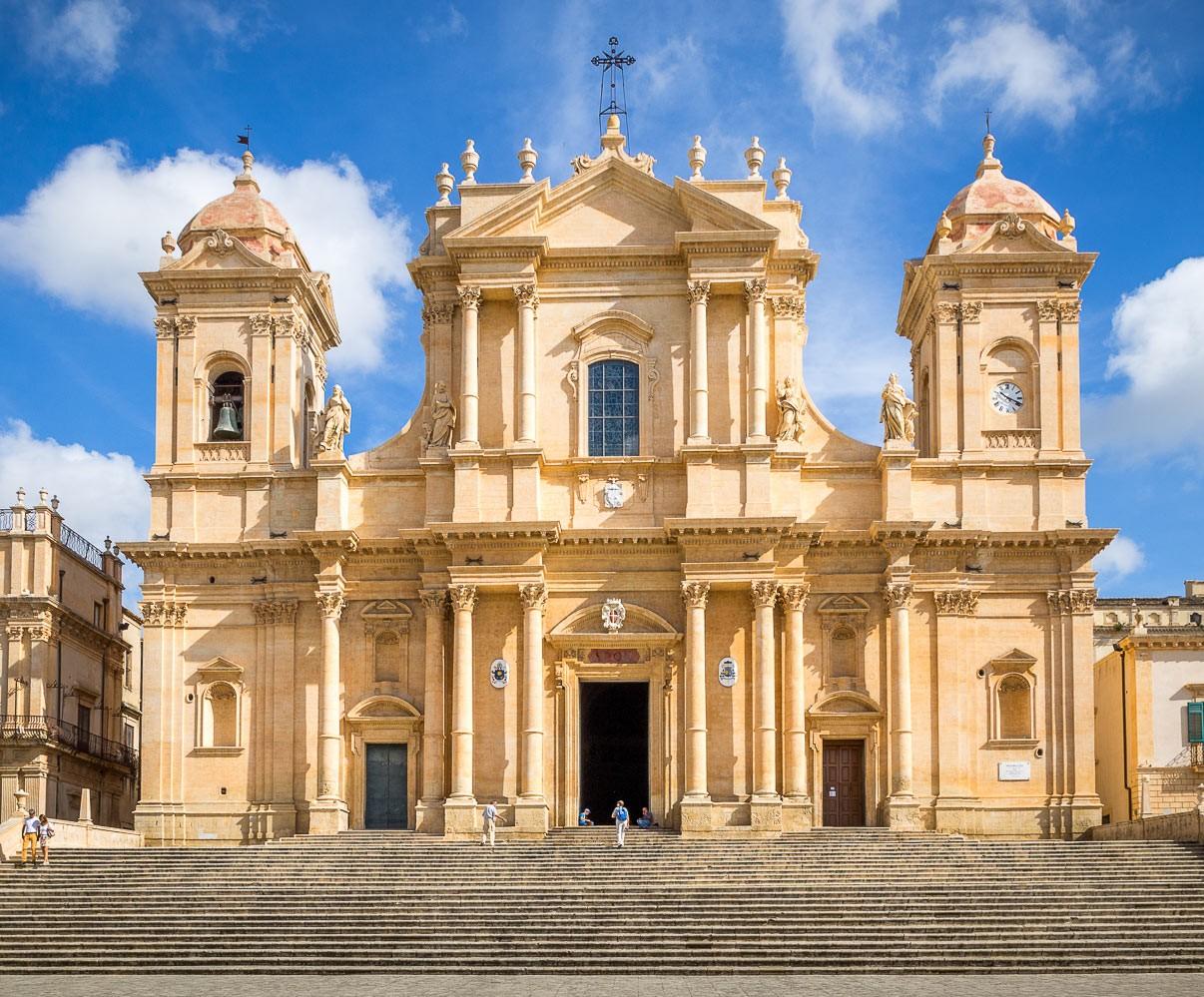 Noto eglise recadre